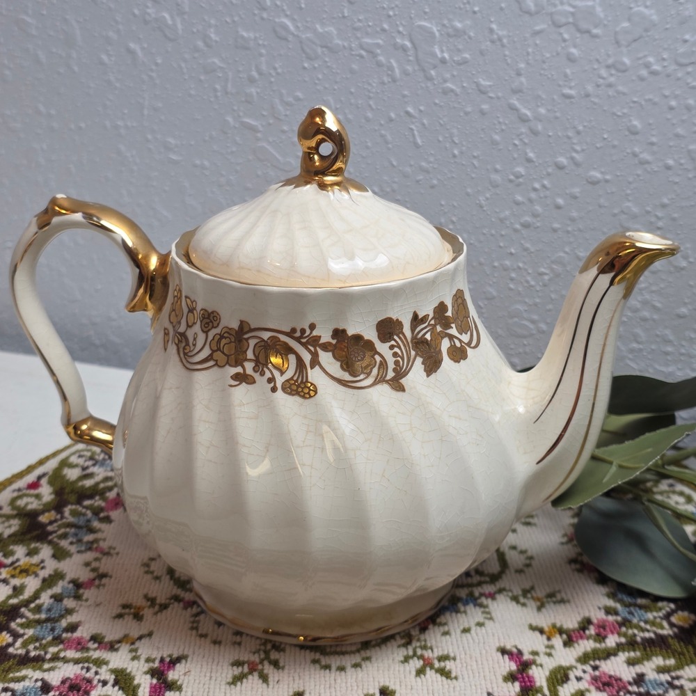 Vintage 1940s Sadler England Cream and Gold‎ Swirl Teapot Elegant Cottagecore